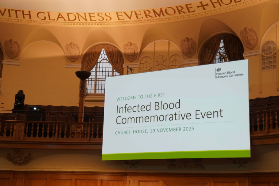 Enfekte Kan Anma Etkinliği, Londra'da Gerçekleştirildi