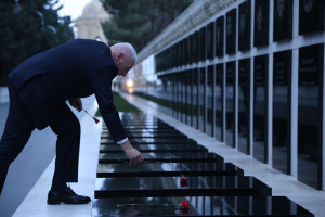 Savunma Bakanı Lord Coaker'ın Ziyaretiyle Azerbaycan ve Ermenistan ile Ortaklıklar Güçlendirildi