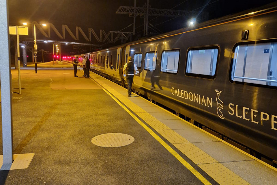 Carstairs İstasyonu'nda Manevra Sırasında Tren Makinistinin Ağır Yaralanması