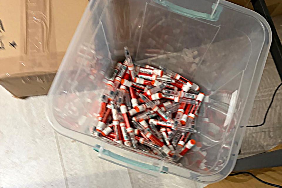 MHRA tarihinin en büyük ruhsatsız zayıflama ilacı operasyonunda iki kişi tutuklandı