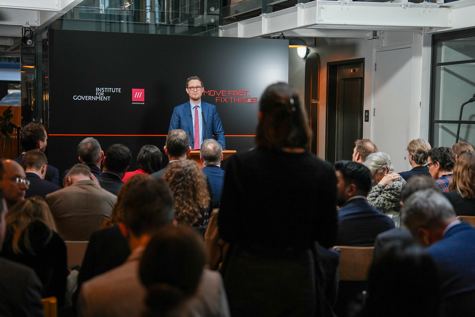 "Hızlı Hareket Et, Sorunları Çöz" – Darren Jones, Whitehall'ı Yeniden Yapılandırma ve Kamu Hizmetlerinde İnovasyonu Teşvik Etme Planını Açıkladı