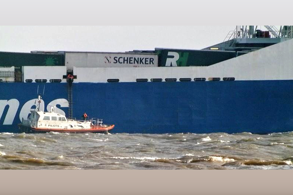 Finnhawk/Humber Saturn Kazası Raporu Yayınlandı: Pilot Merdiveninden Düşme Sonucu Bir Can Kaybı
