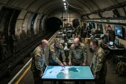 Londra'nın Derinliklerinde Savaş Hazırlığı: Terk Edilmiş Metro İstasyonu NATO Üssü Oldu
