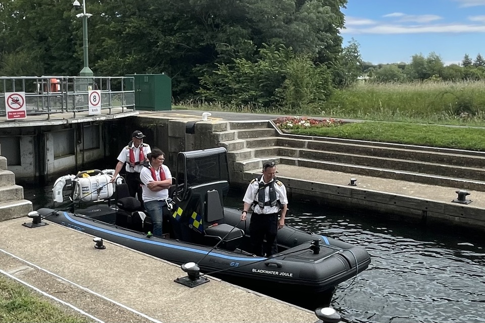 Çevre Ajansı Thames Nehri'nde Yeni Elektrikli Çalışma Teknesini Hizmete Soktu